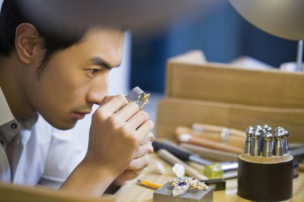 Les meilleures loupes de bijoutier pour évaluer les matériaux précieux